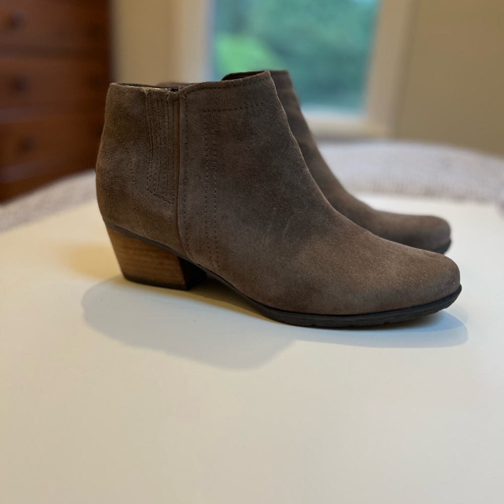 Blondo waterproof suede booties Size 9M